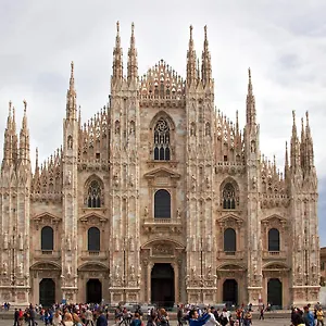 Nice In Milano, Close To Undergrond M3 Milano